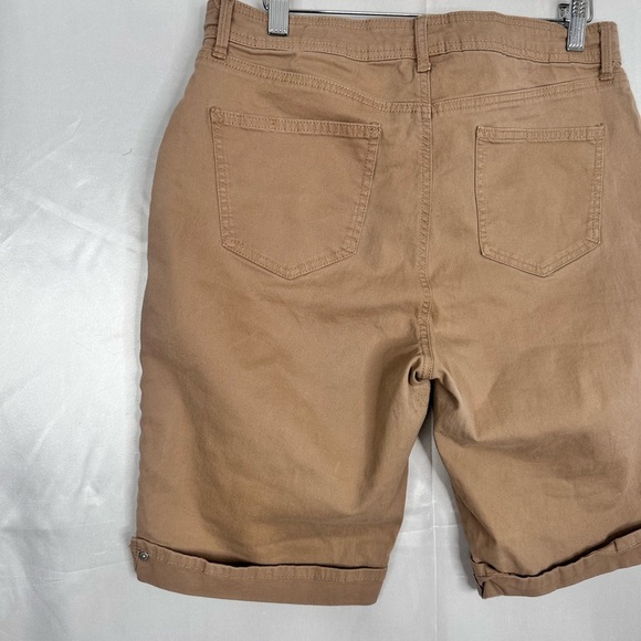 Gloria Vanderbilt Tan Bermuda Women's Short Size 10 - Picture 3 of 14